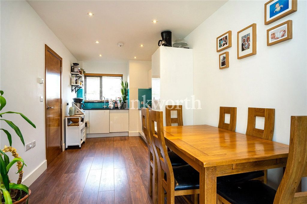 Property photo 3 of 26 Picture No. 06