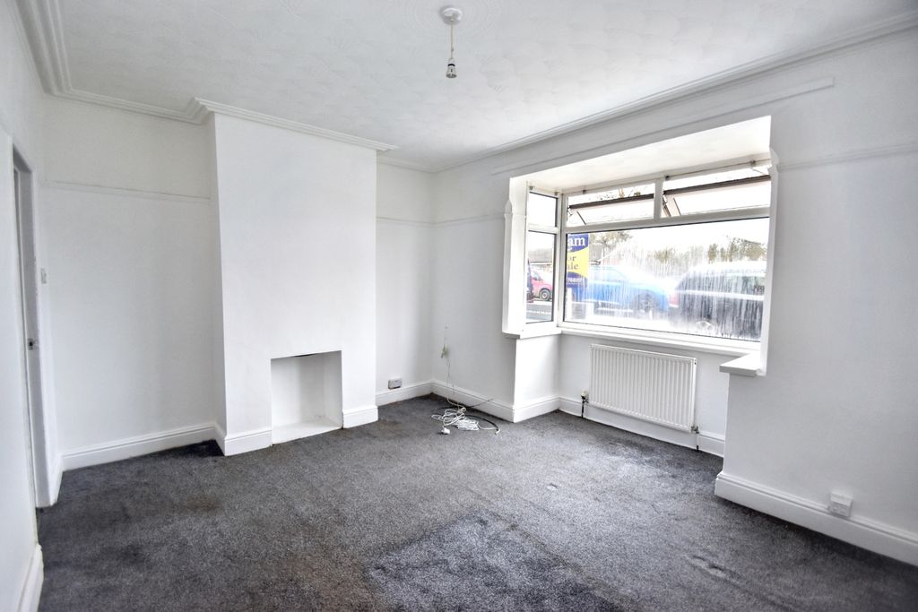 Property photo 3 of 15 Lounge