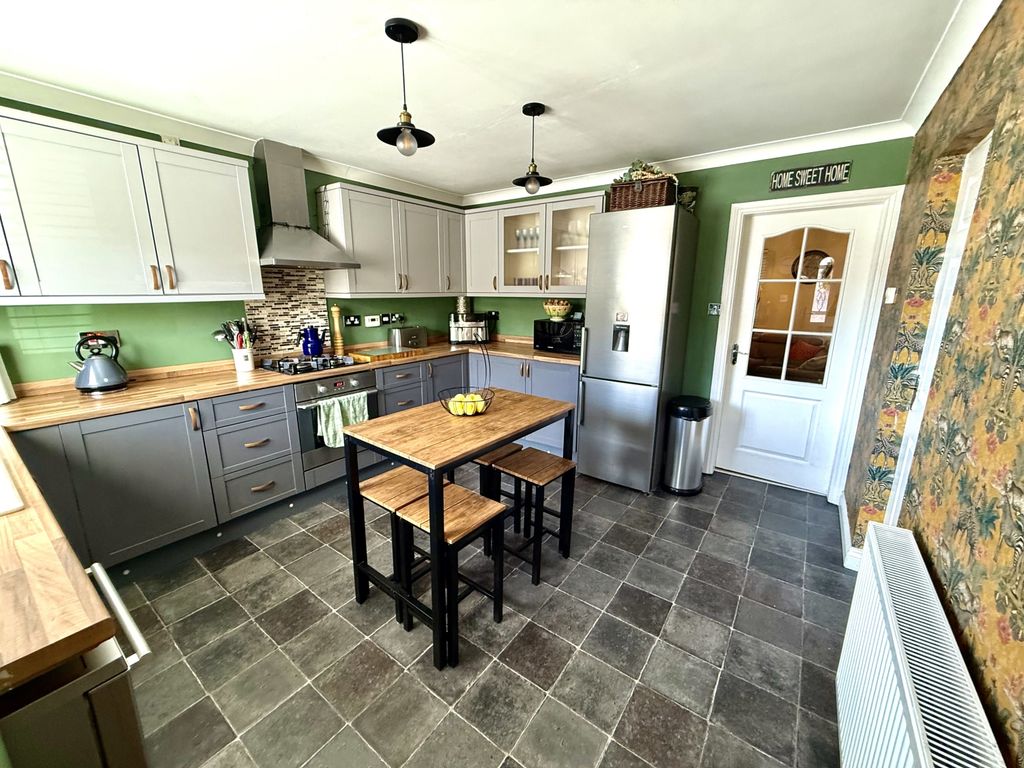 Property photo 3 of 17 Img_3736