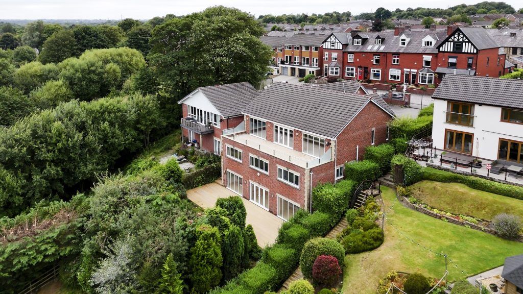 Property photo 1 of 59 Thumbnail Denebank-Stills-004