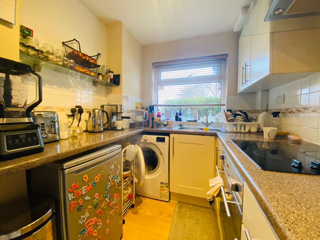 Property photo 3 of 8 Kitchen