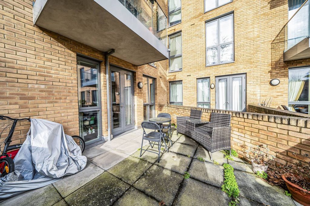 Property photo 3 of 17