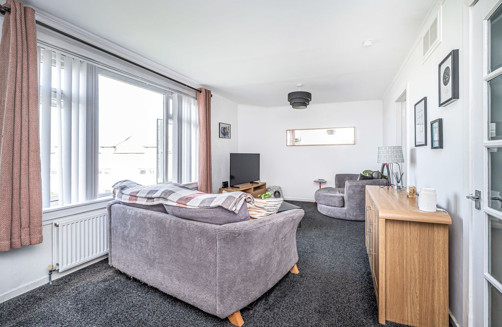 Property photo 3 of 24 Lounge With Open Plan Dining Area