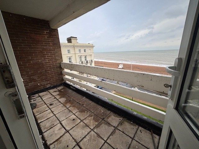 Property photo 3 of 11 Balcony