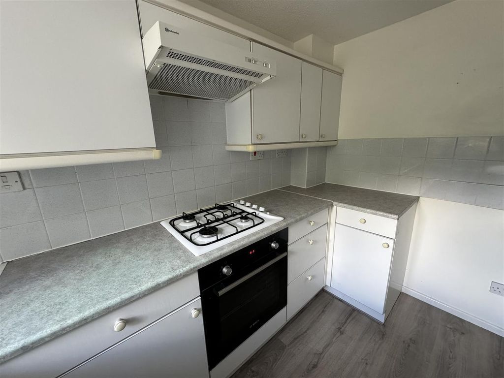 Property photo 3 of 16 Kitchen