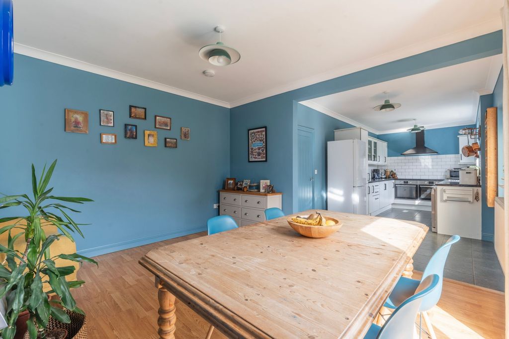 Property photo 3 of 23