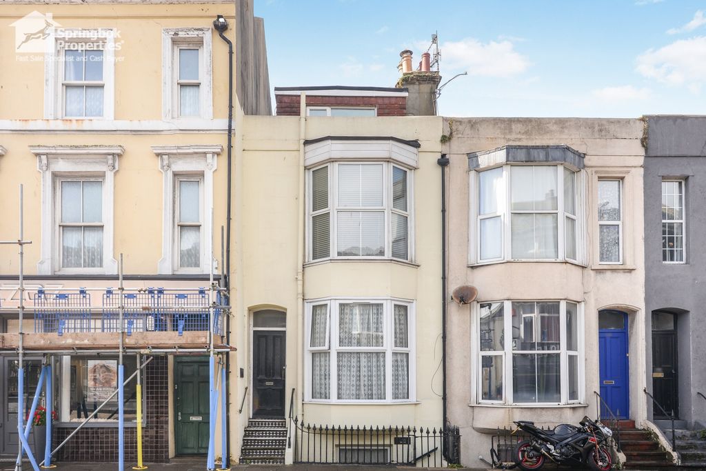 Property photo 1 of 10 Front View