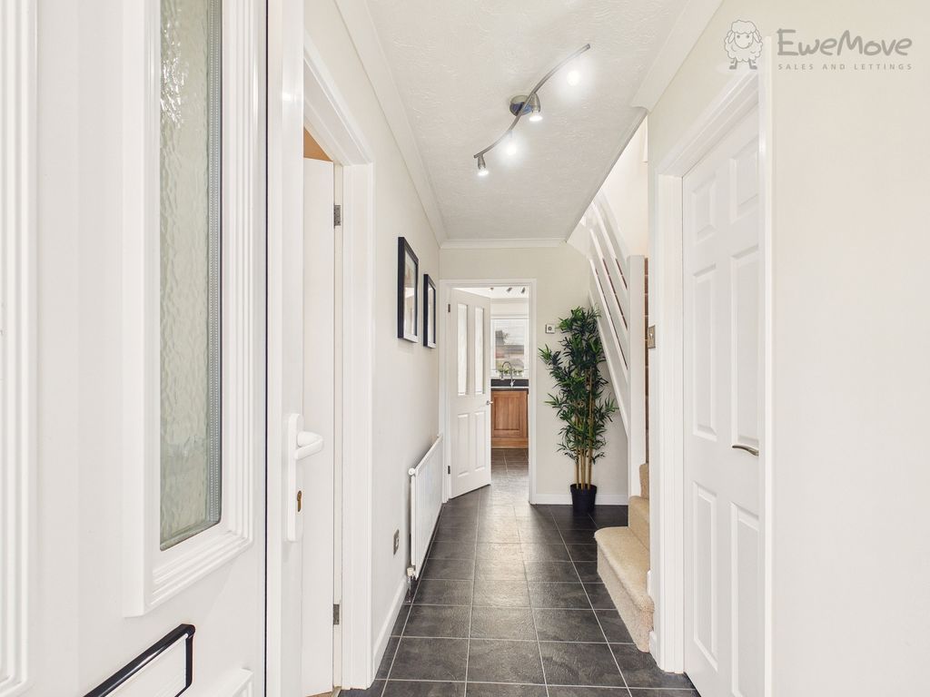 Property photo 2 of 16 Ewemove Tiverton - Hall