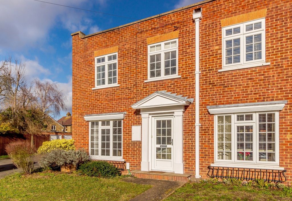 Property photo 1 of 9 Front (Main)