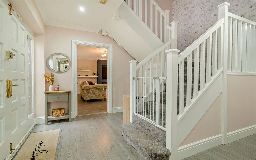 Property photo 3 of 23 Hall