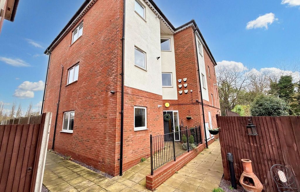 Property photo 1 of 10 External