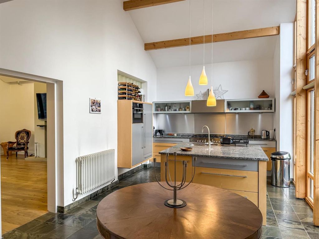 Property photo 3 of 25 Kitchen