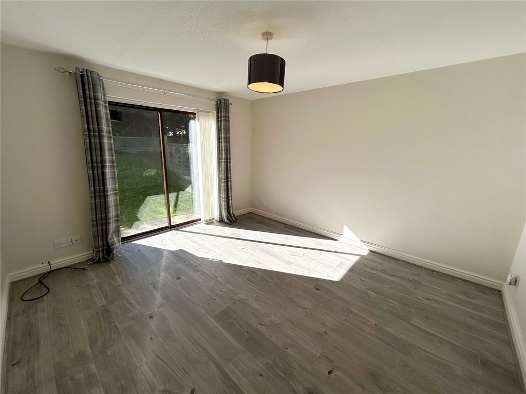 Property photo 2 of 10 Living Room