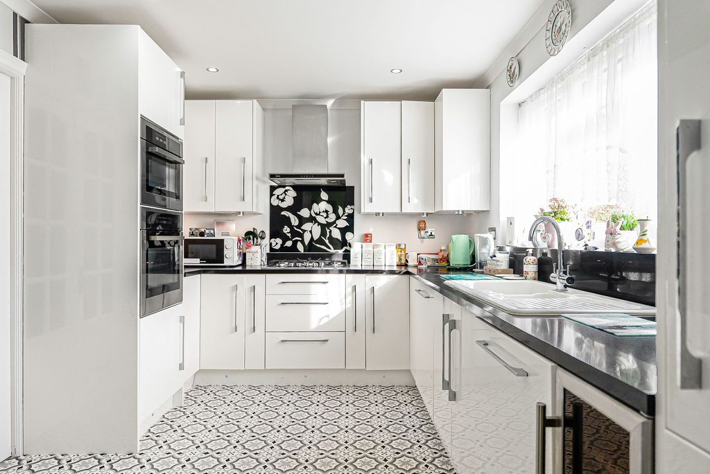 Property photo 2 of 19 Photograph 18