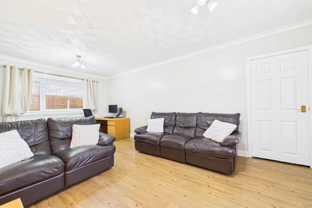 Property photo 3 of 21