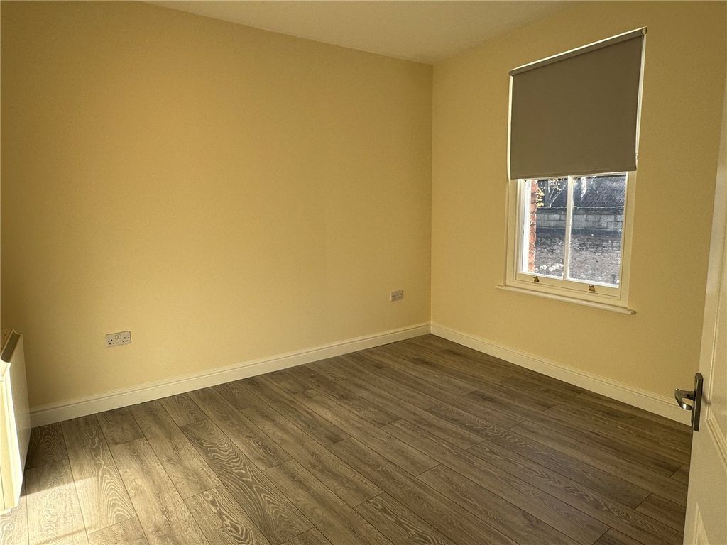 Property photo 3 of 8 Picture No. 16