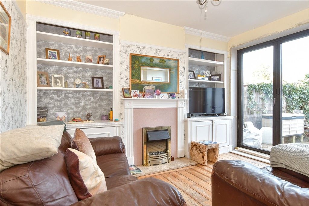 Property photo 3 of 11 Dining Room