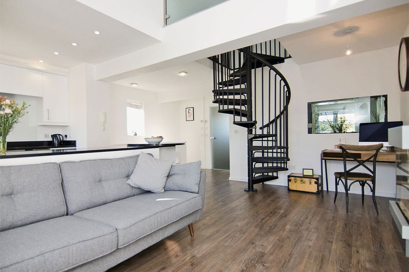 Property photo 2 of 17 Photo 9