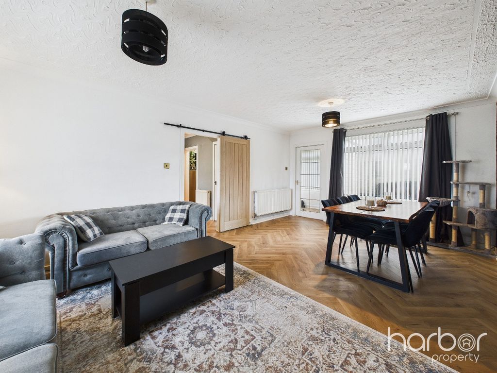 Property photo 3 of 15 4679665