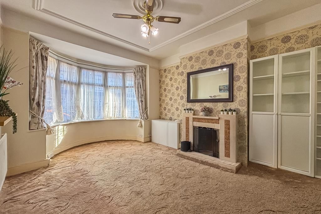 Property photo 2 of 17 Lounge