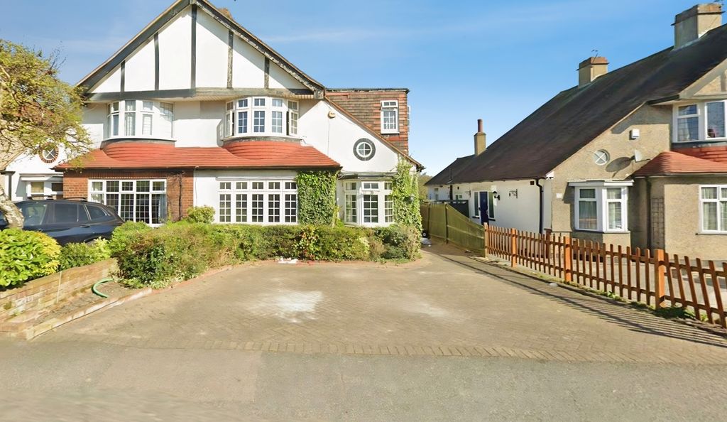 Property photo 1 of 17 External