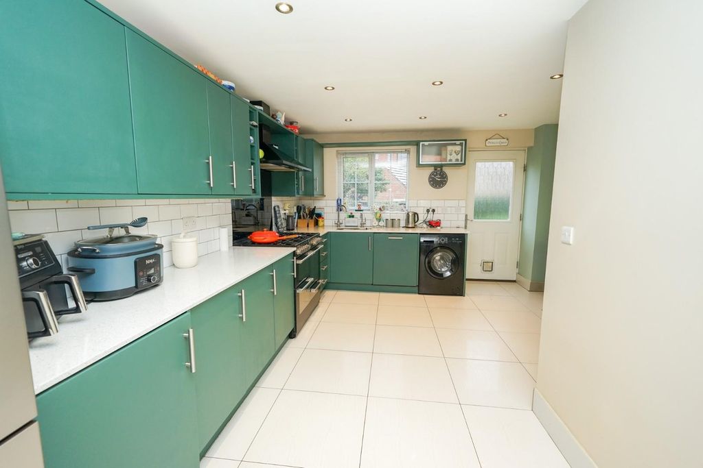 Property photo 3 of 25
