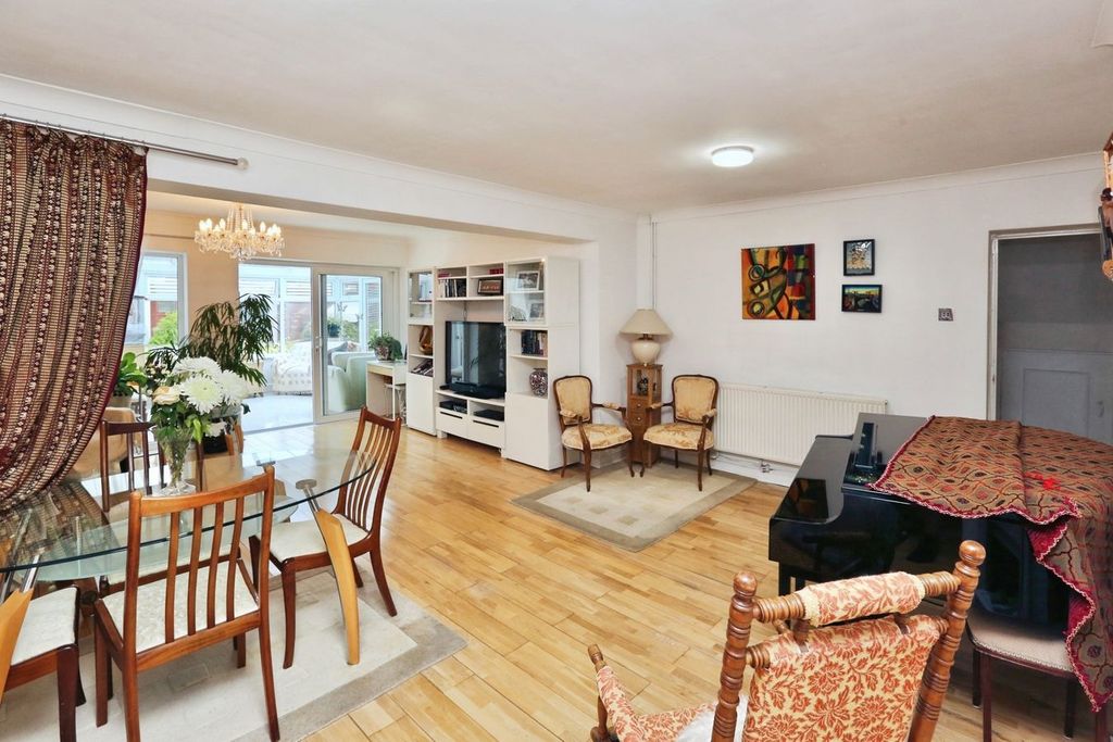 Property photo 3 of 27