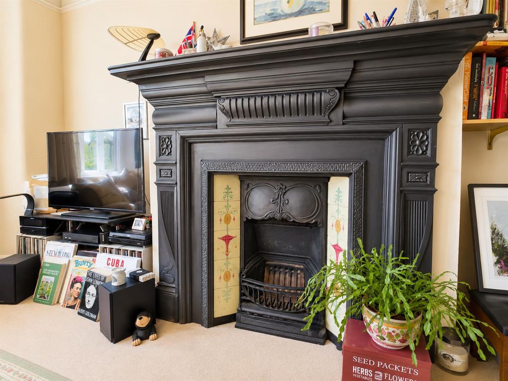 Property photo 3 of 10 Fireplace