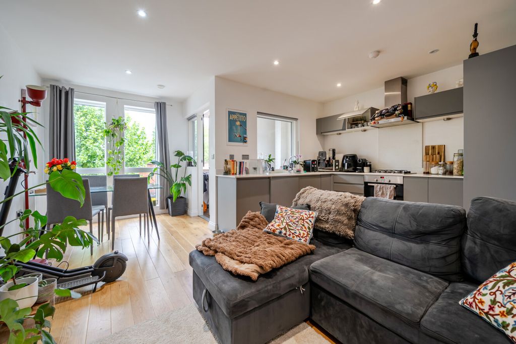 Property photo 1 of 16 1456116-7-6A01990...