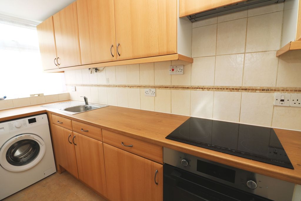 Property photo 3 of 6 Kitchen