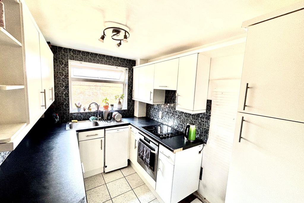 Property photo 3 of 5 Kitchen