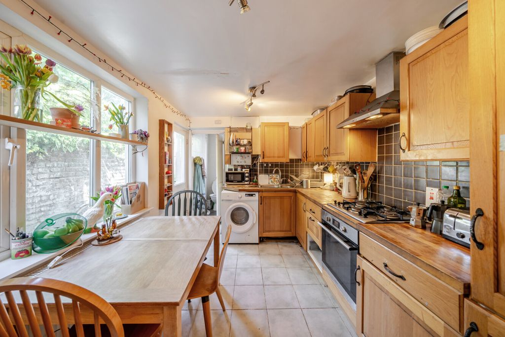 Property photo 3 of 21 1447639-11-69E8Aa...