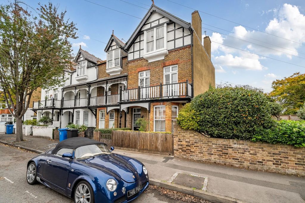 Property photo 1 of 18