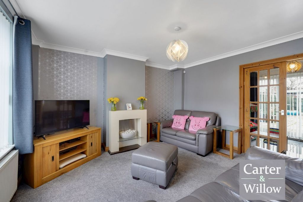 Property photo 2 of 22