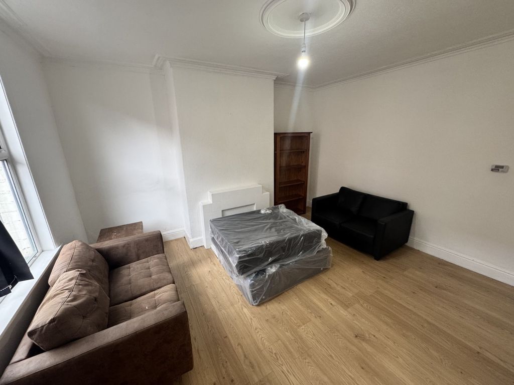Property photo 3 of 8 Picture No. 05