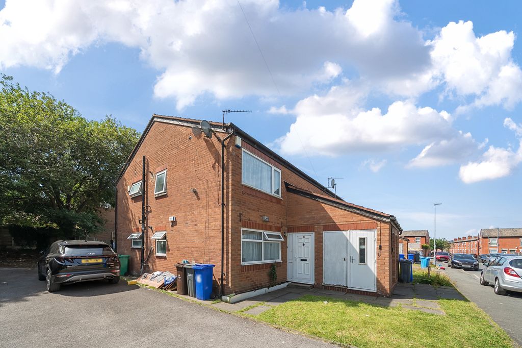 Property photo 1 of 12