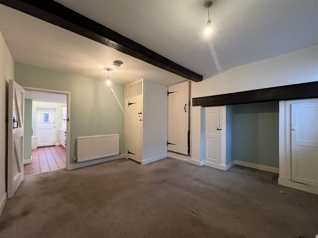 Property photo 2 of 11 Lounge.Jpg