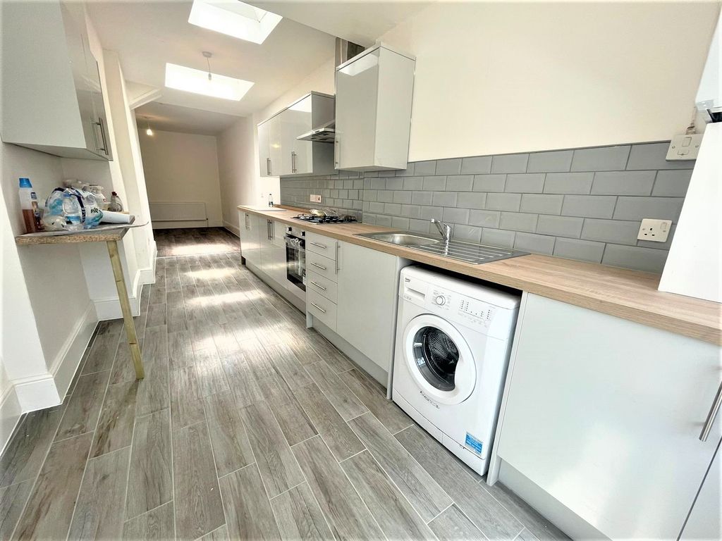 Property photo 3 of 8 Kitchen/Diner