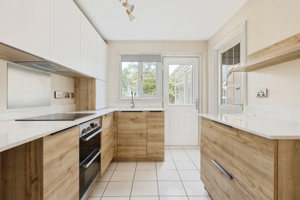 Property photo 3 of 18 Pbox-Img.Jpg