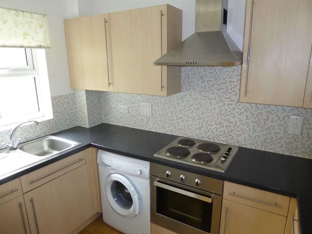 Property photo 3 of 10 Living / Dining Room: