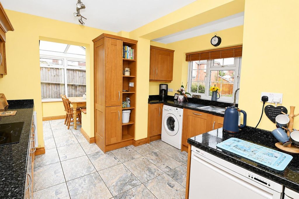 Property photo 3 of 23 Kitchen