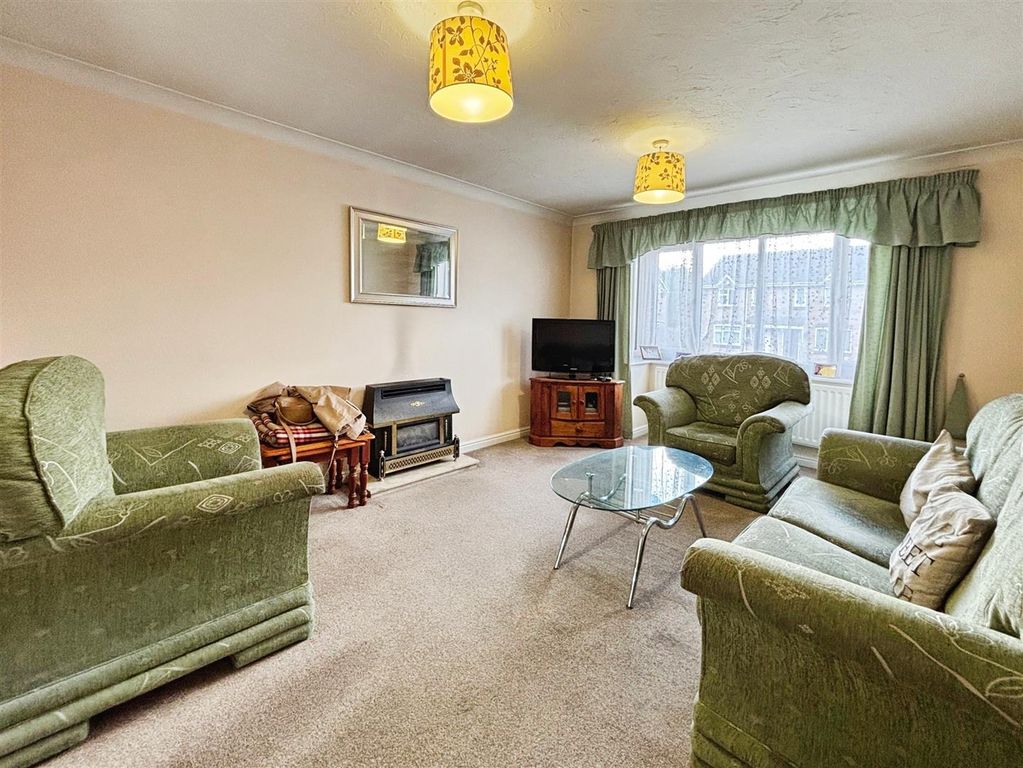 Property photo 2 of 19 Lounge