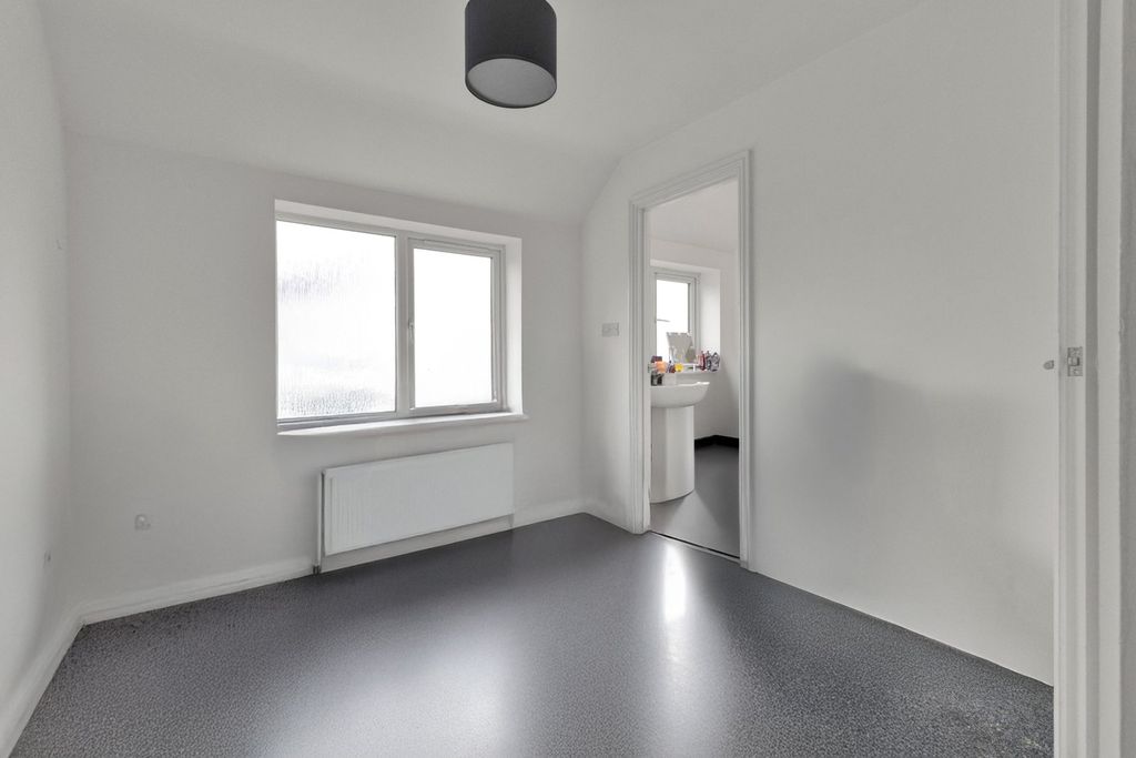 Property photo 3 of 5 Picture No. 22