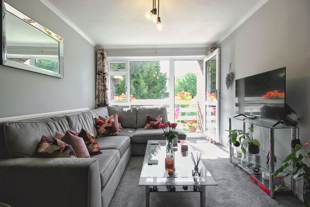 Property photo 2 of 7 Living Room