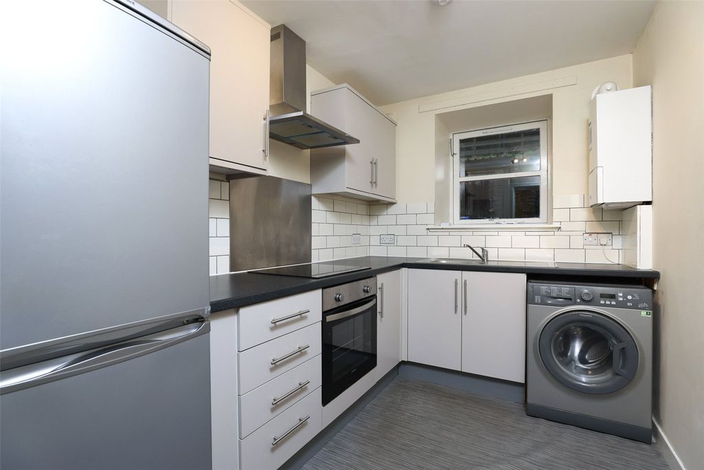 Property photo 3 of 9 Kitchen