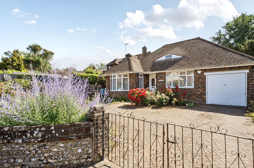 Property photo 1 of 14 1483512-19-6A4238...