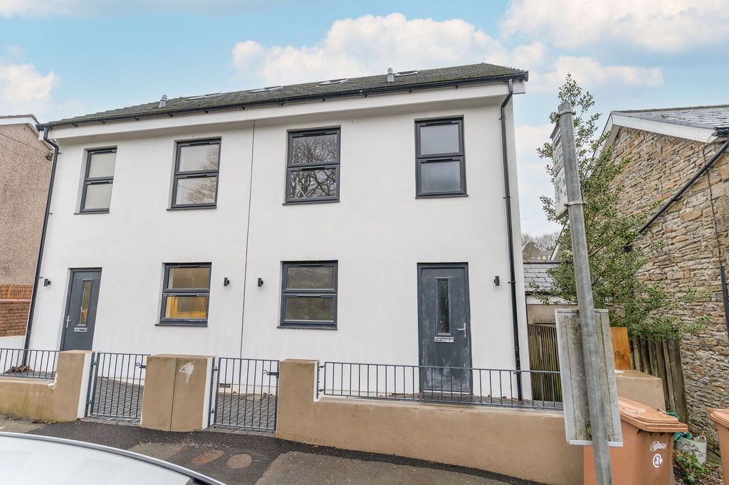 Property photo 3 of 23