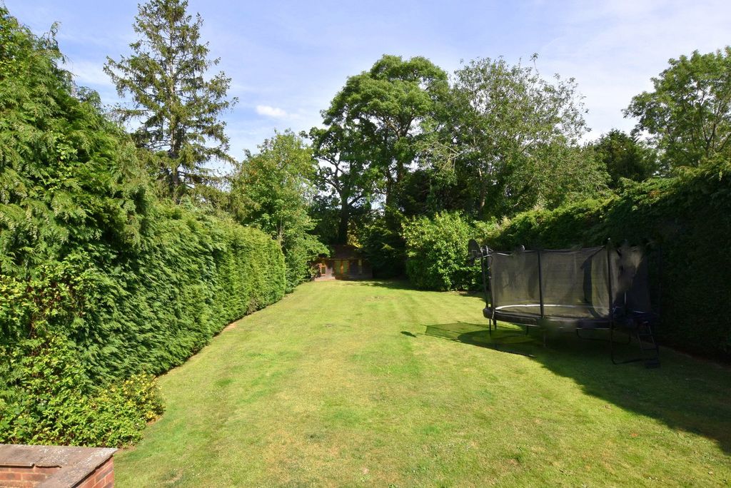 Property photo 2 of 17 Garden