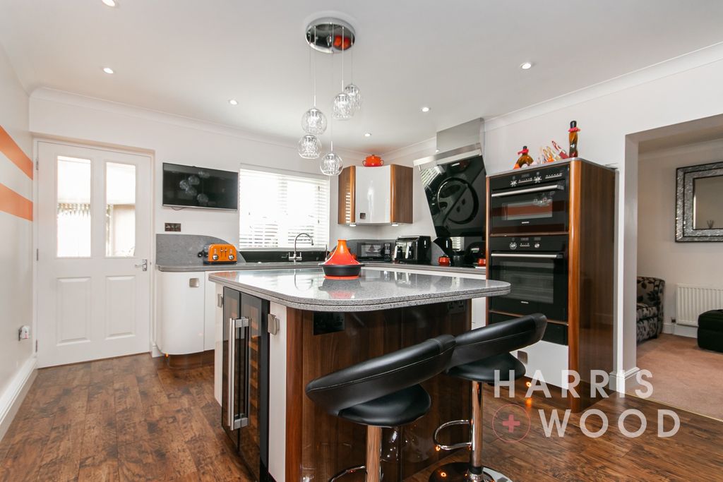 Property photo 2 of 29 4326911