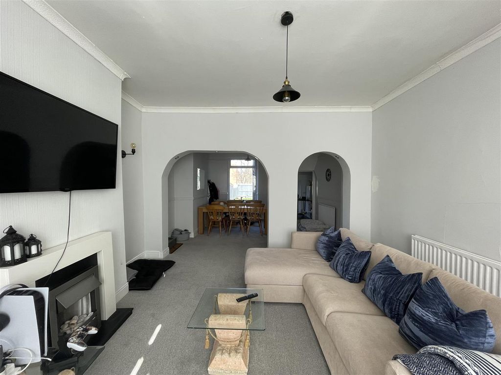 Property photo 3 of 21